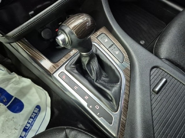 6101001379R8.jpg