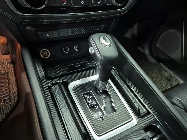6081000869R8.jpg