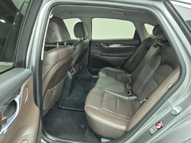 6081000240R12.jpg