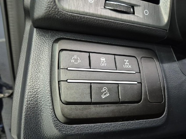 6051000868R18.jpg