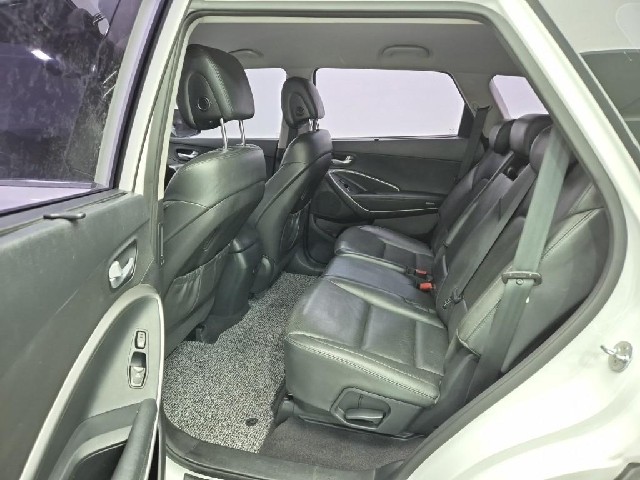 6081000860R12.jpg