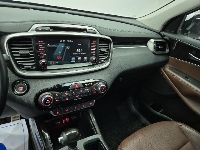 6081000863R10.jpg