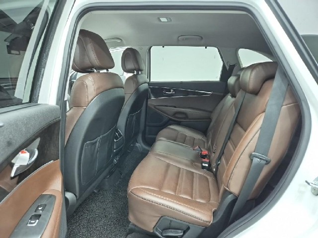 6081000863R12.jpg