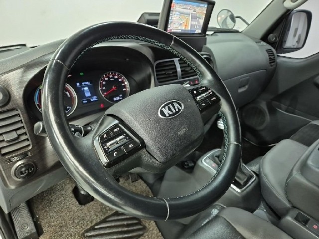 6081001573R8.jpg