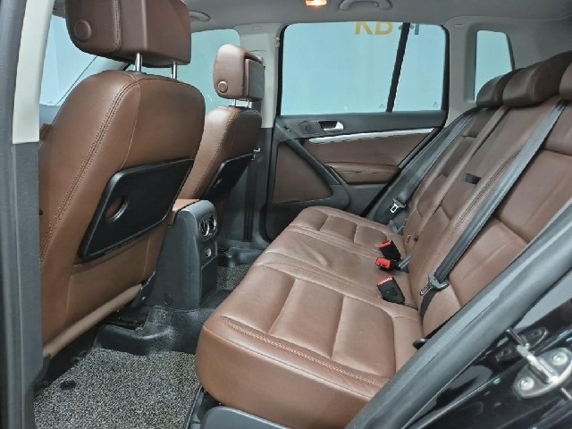 6081000082R12.jpg