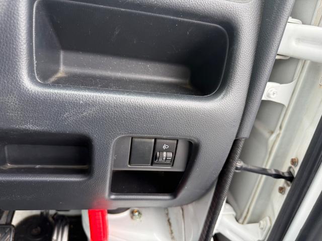 1002213A30251025W00415.jpg