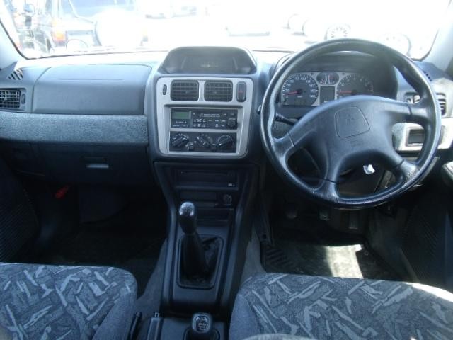 0504216A30250928W00217.jpg