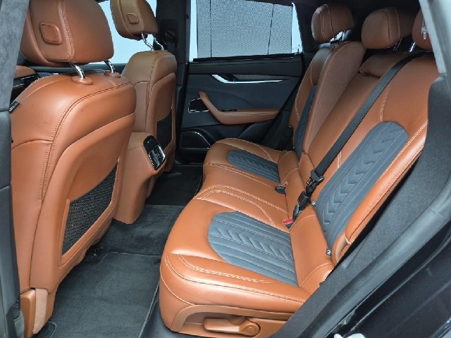 6081500057R12.jpg