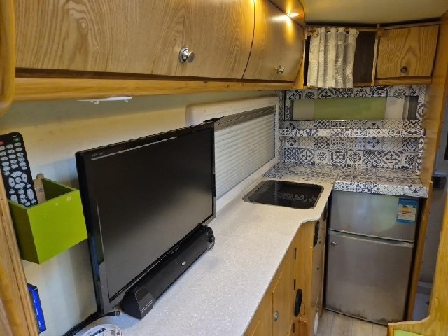 6081001065R17.jpg