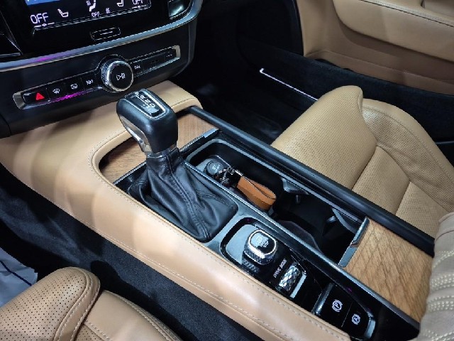 6101001759R8.jpg