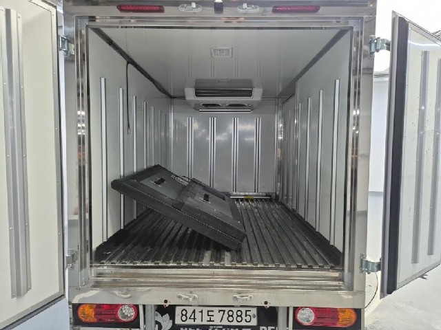 6081501974R15.jpg