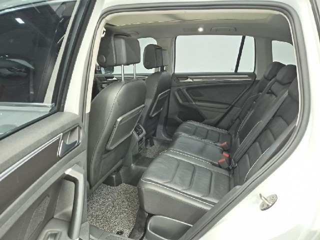 6081000378R12.jpg