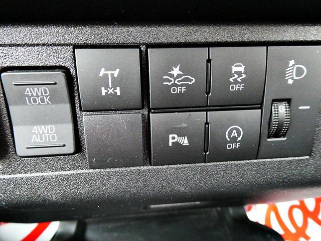 0208348A30260401W00118.jpg