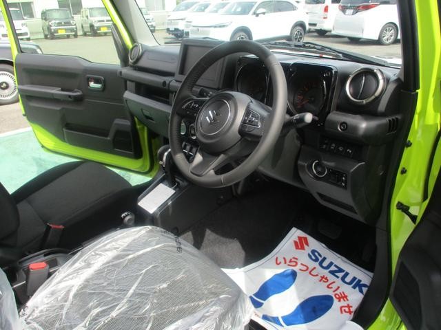 0802832A30260421W00109.jpg