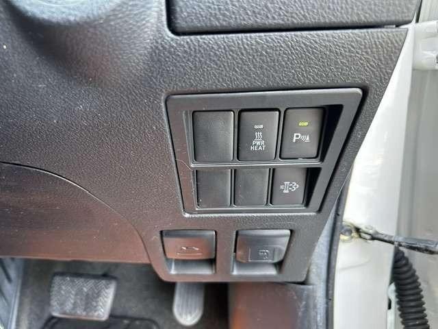 0803412A30260422W00412.jpg