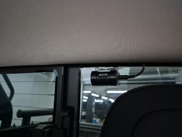 6061500102R19.jpg