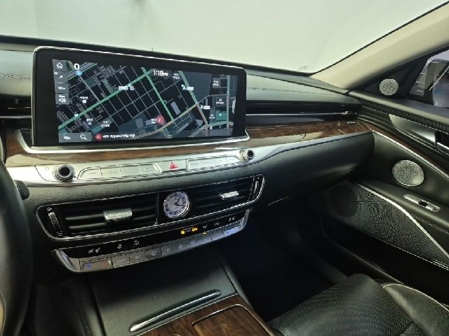 6051500869R10.jpg