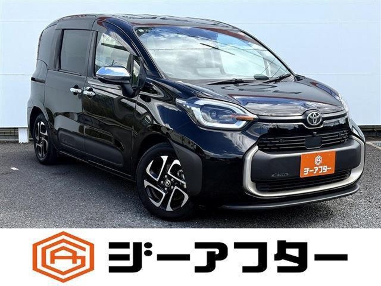 2022 Toyota Sienta, photo 1 of 1