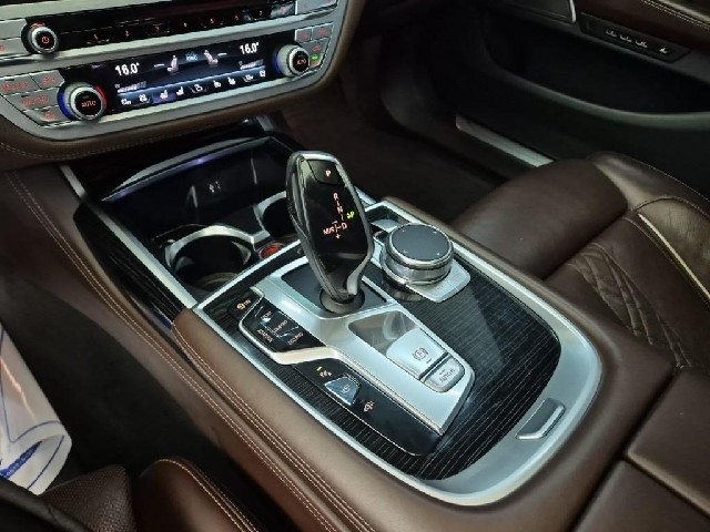 6081501119R8.jpg