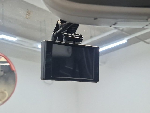 6081500593R13.jpg