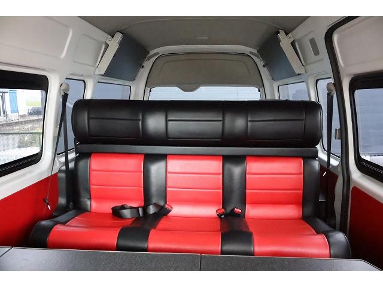 2019 Toyota Hiace, photo 2 of 4