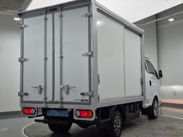 6081000999R3.jpg