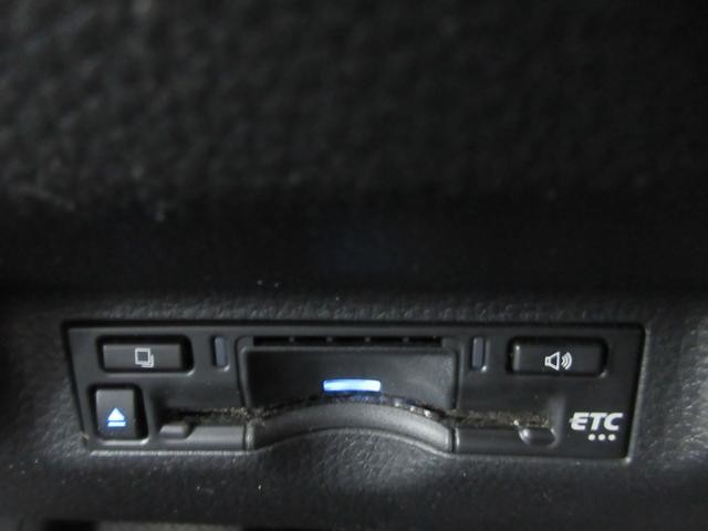 0541410A30261029W00111.jpg