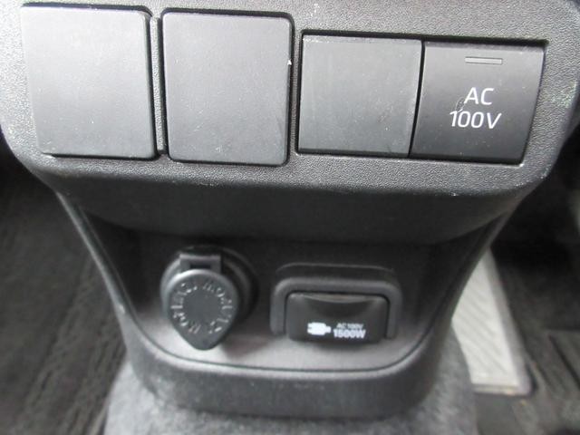 0541410A30261029W00113.jpg