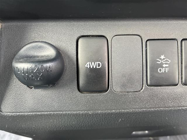 0302340A30261019W00107.jpg