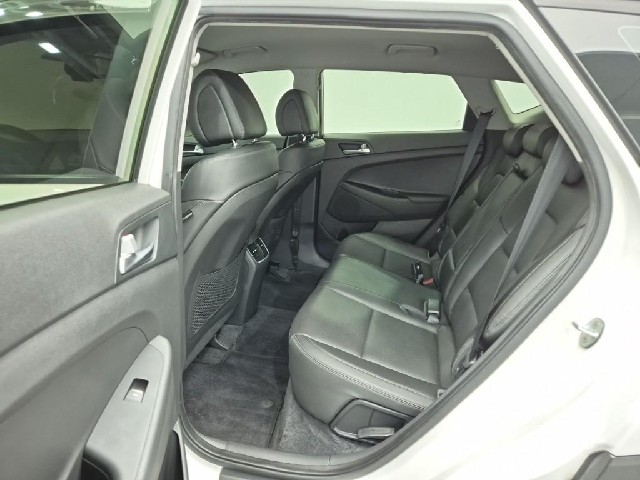 6081000582R12.jpg