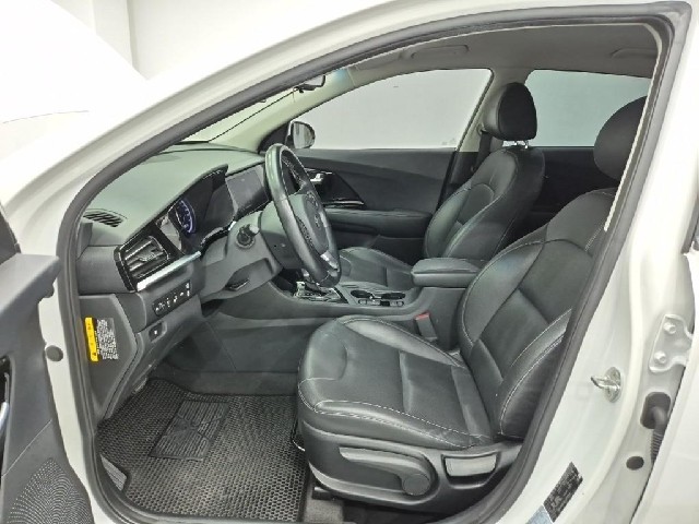 6071000184R11.jpg