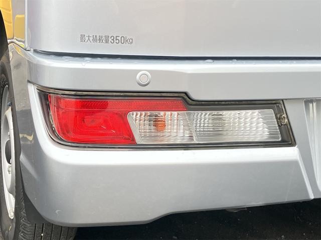 0404411A30261030W00113.jpg