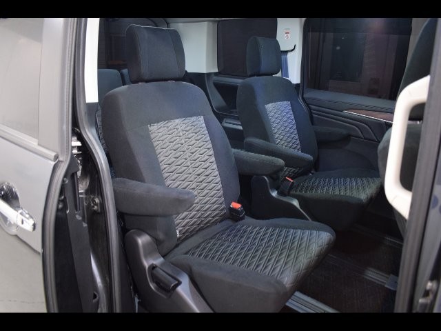 560751a68d2baabf3be2a3986c05e8f7.jpg