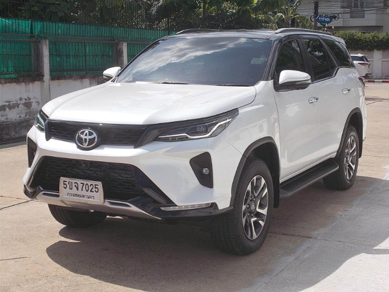 2023 Toyota Fortuner, photo 1 of 1