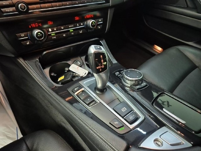 6051000590R8.jpg