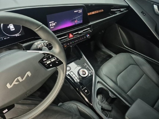 6081000227R10.jpg