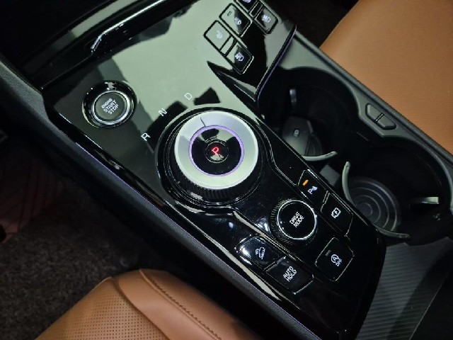 6081501040R8.jpg