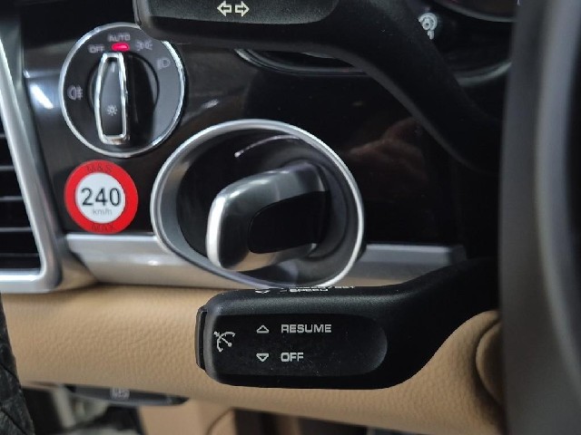 6071001882R15.jpg