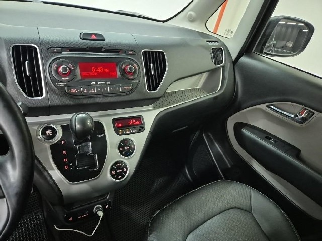 6081000239R10.jpg