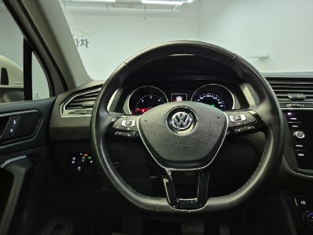 6051501952R9.jpg