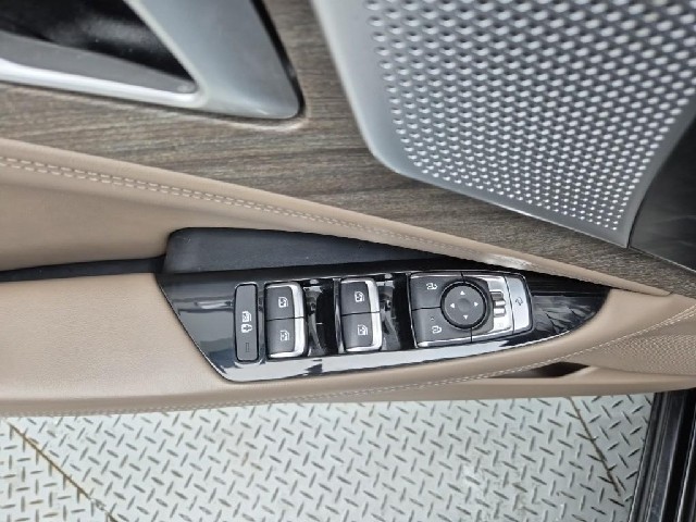 6061000243R18.jpg