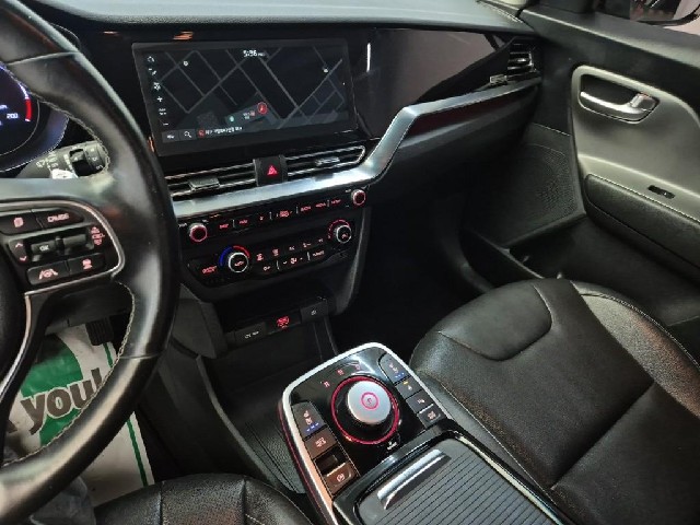 6071502279R10.jpg