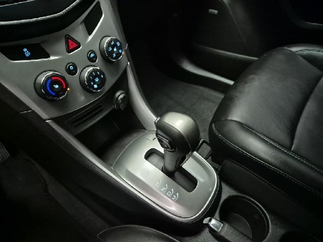 6011000790R8.jpg