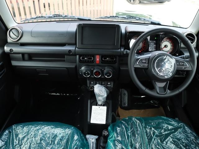 0708355A30260818W00215.jpg