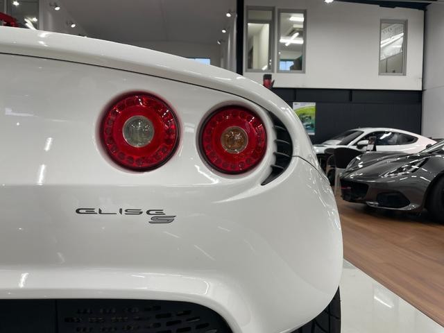 9510343A30260716W00216.jpg