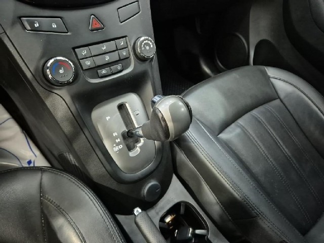 6091001585R8.jpg