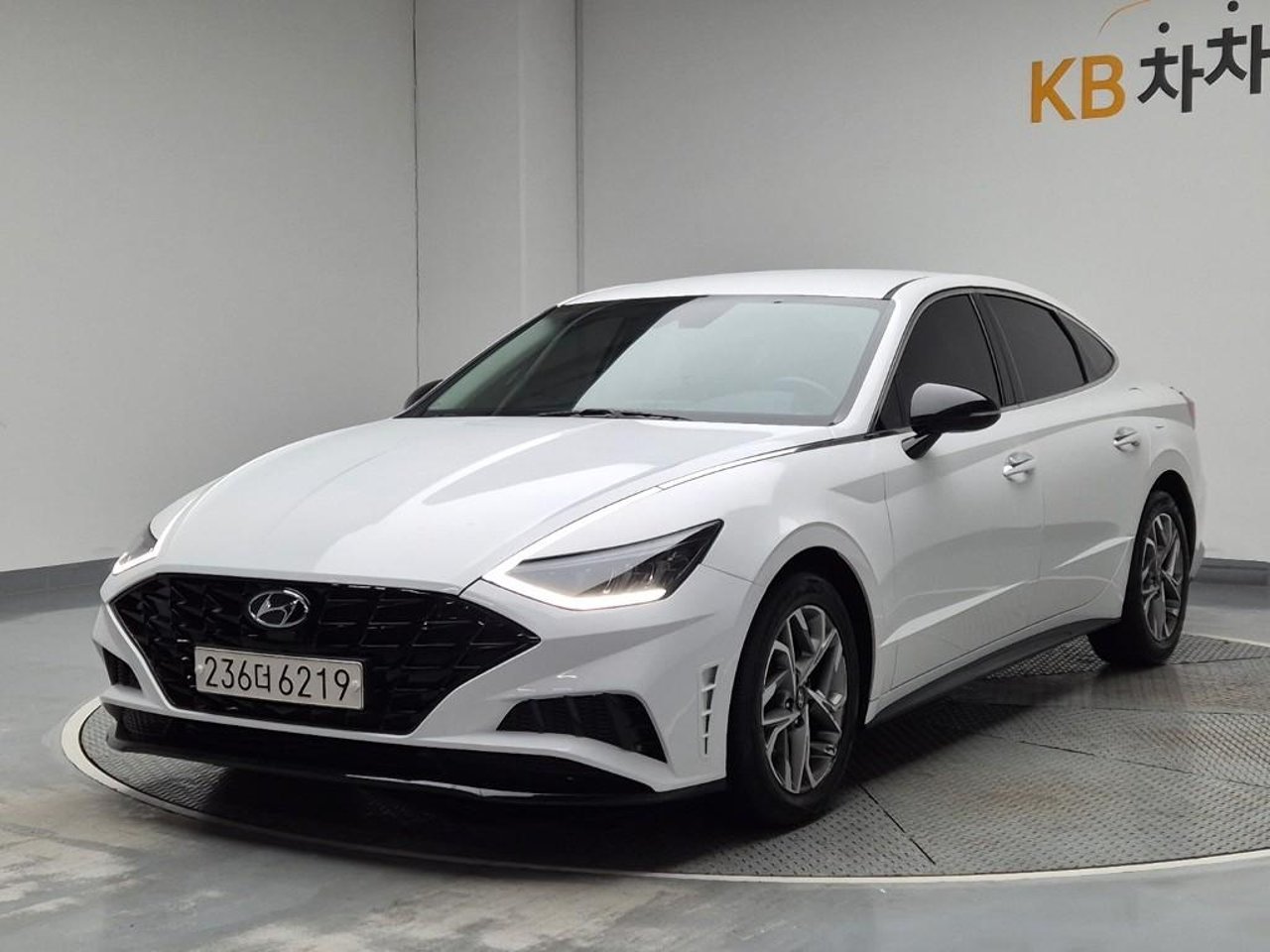 2022 Hyundai Sonata, photo 1 of 1