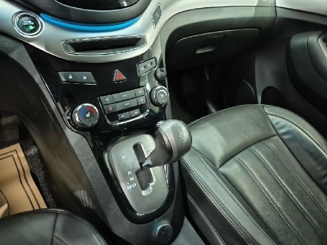 6081000808R8.jpg