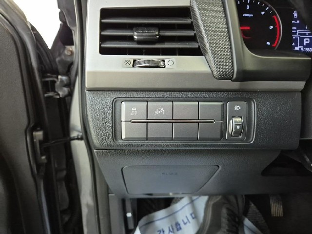 6081500734R17.jpg