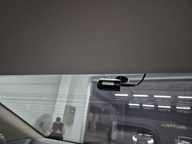 6081000765R18.jpg
